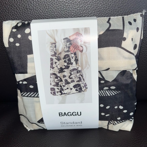 BAGGU Handbags - BAGGU MUSHROOMS STANDARD SIZE REUSABLE TOTE BAG NWT LAST ONE